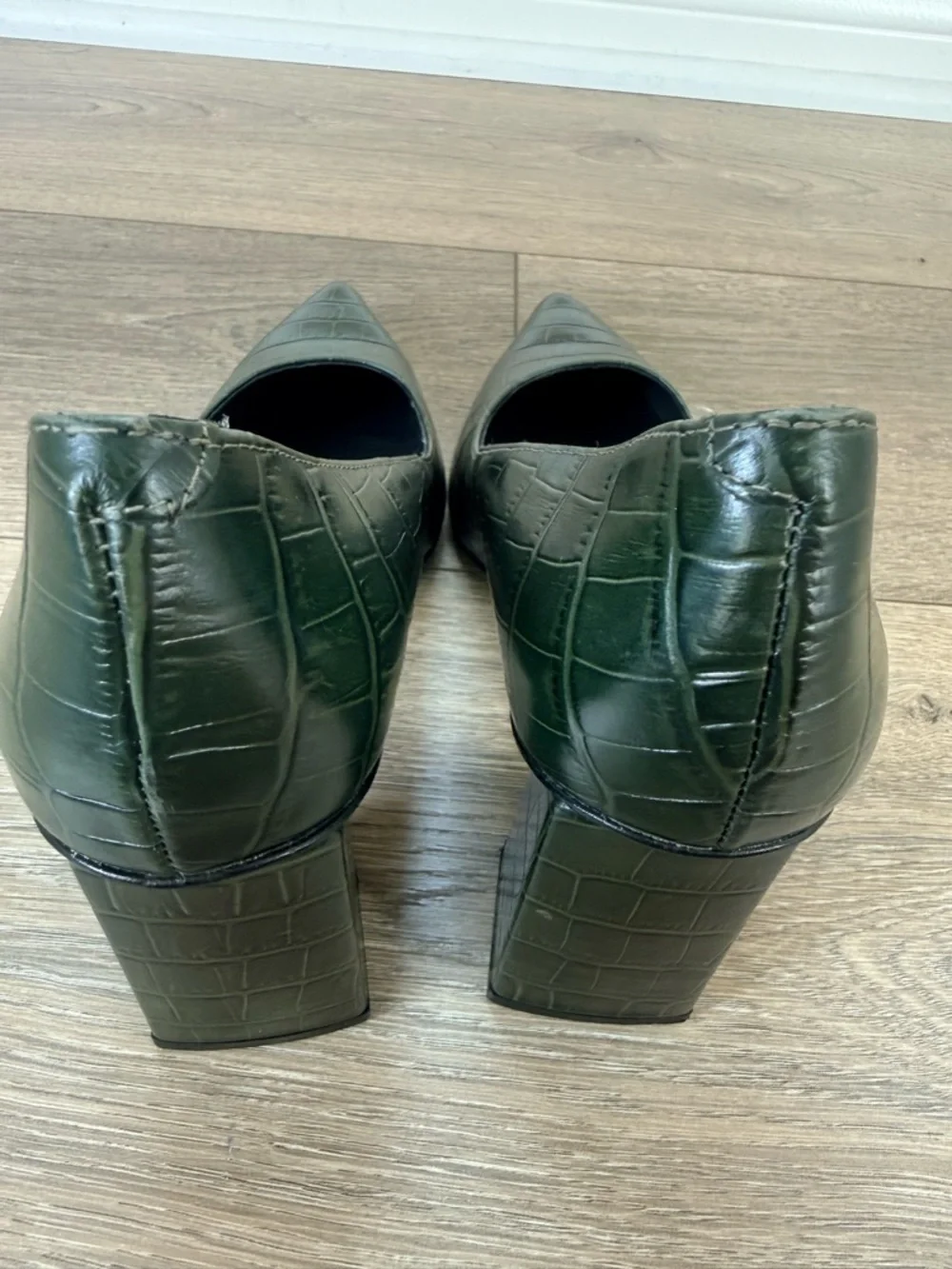 L'INTERVALLE Dark Green Croc-Embossed Pointed Toe Pumps - Picture 5 of 8